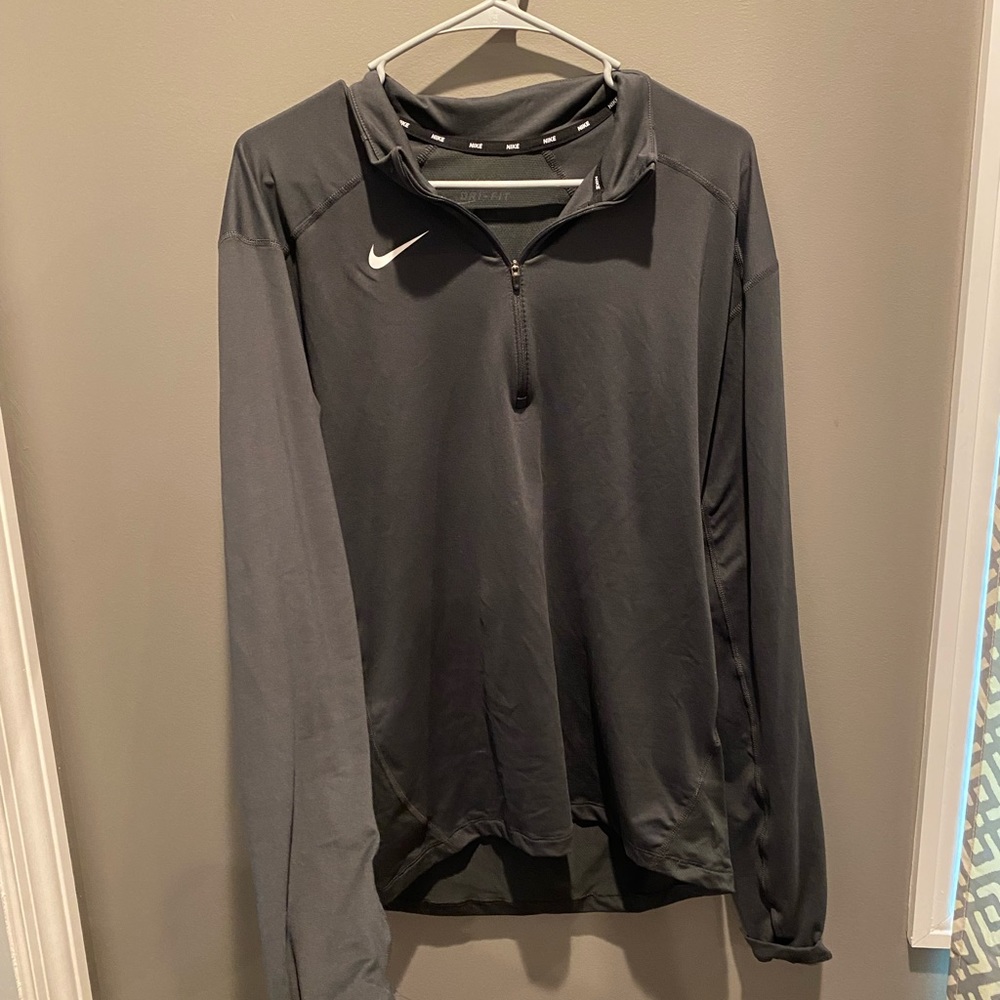 Nike quarter zip size Small